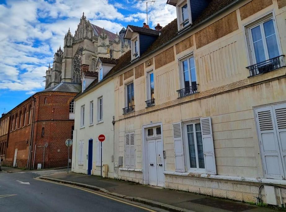 ボーヴェLe Studio De La Cathedraleアパートメント エクステリア 写真